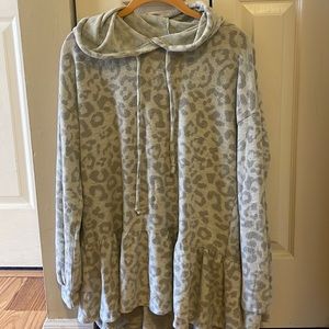 NWOT animal print soft hoodie size med.
